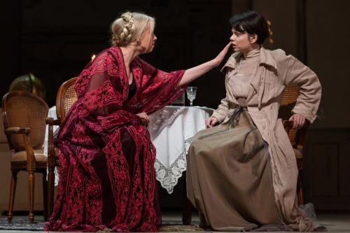 Antona Čehova 'Trīs māsas' Dailes teātrī (2016)