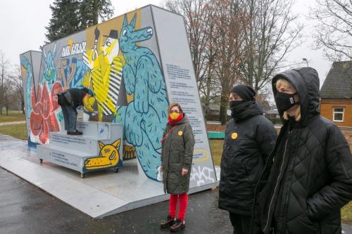 Grafiti siena, autori VA (Various Artists) jeb Zahars ZE, Nameda Zemīte un Alvis Berngards