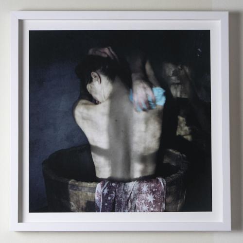 Vika Eksta 'Mazgāšanās', no sērijas 'Dievs Daba Darbs'